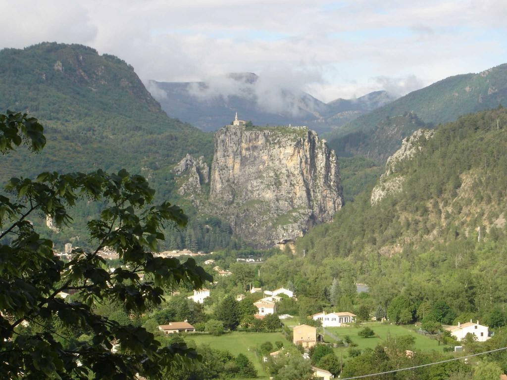 Residence de Plein Air Panoramique à la Porte des Gorges du Verdon Castellane Exterior foto